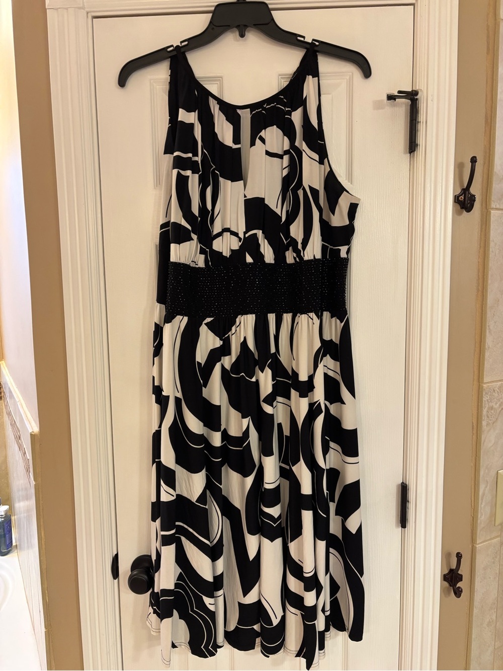 R&M Richards Black & White Abstract Midi Dress